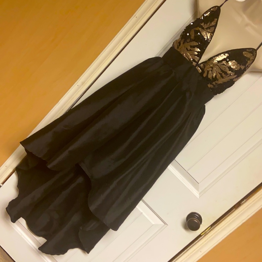 MISS AVENUE HIGH LOW GOLD/BLACK SEQUINS DRESS. SM